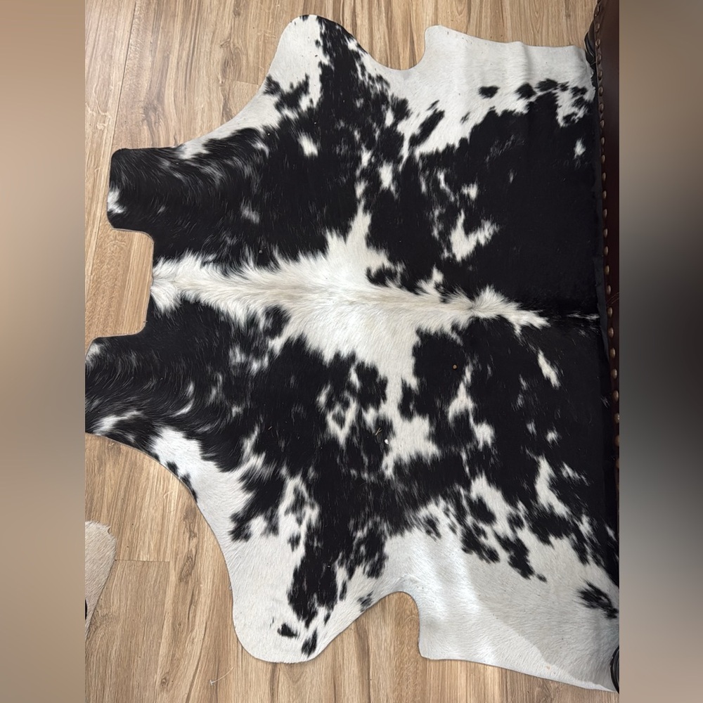 Black and White Cowhide Rug - Natural Pattern